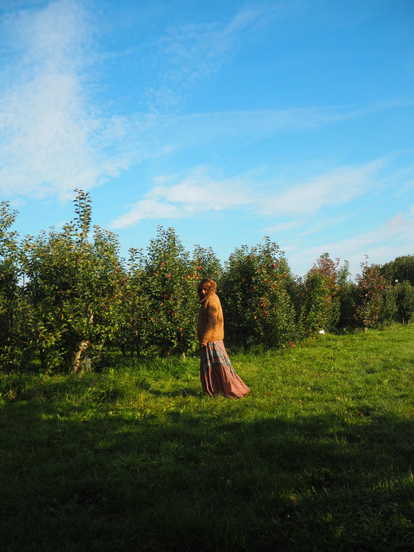 Wanderlust Vintage Story - Wandering In The Apple Orchard