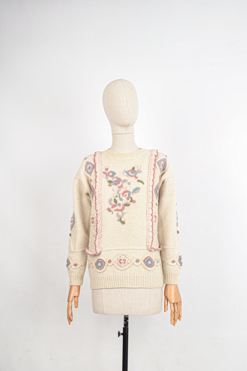 A DATE WITH SPRING - 1980s Vintage Wool Embroidered Jumper - Size S/M