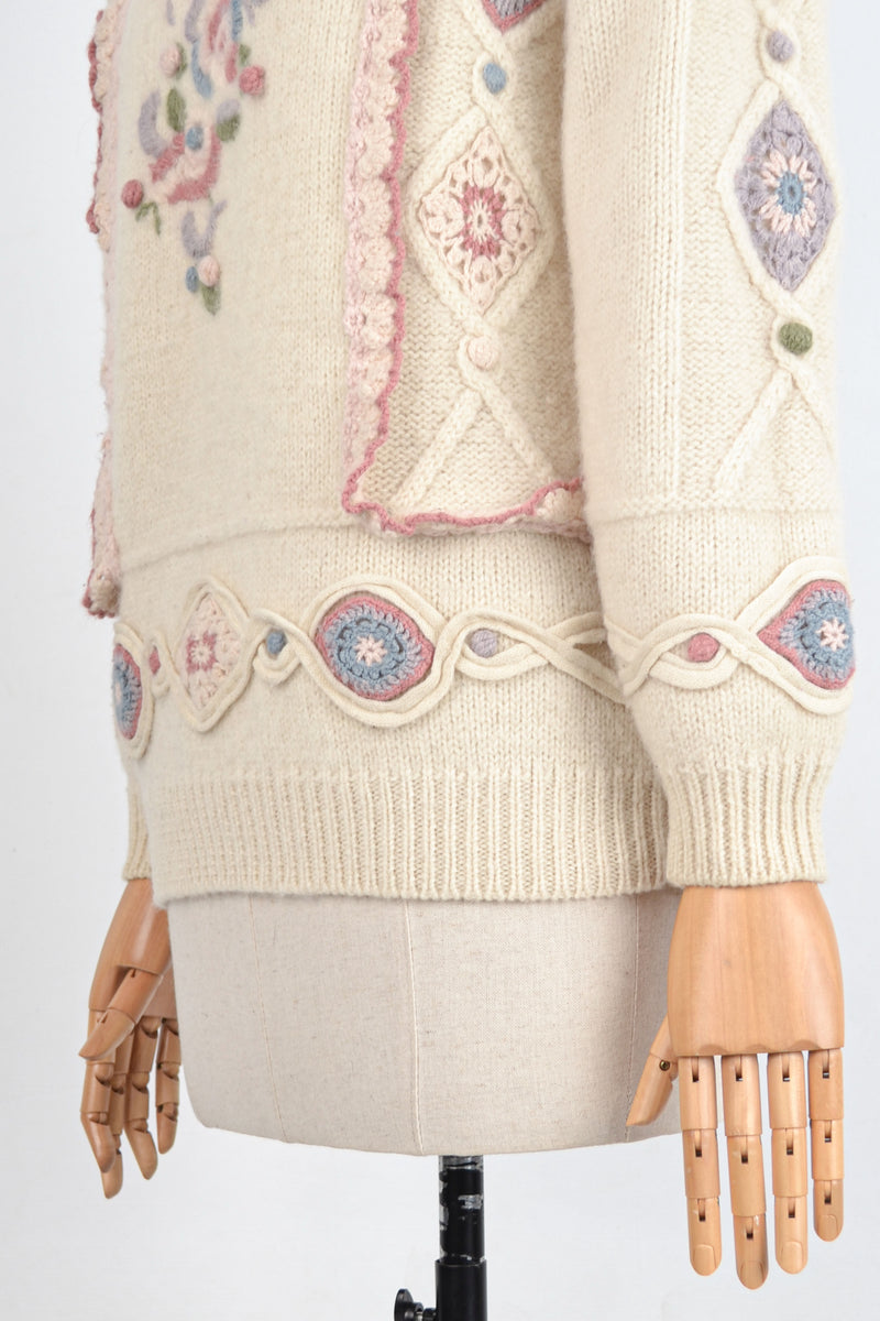 A DATE WITH SPRING - 1980s Vintage Wool Embroidered Jumper - Size S/M
