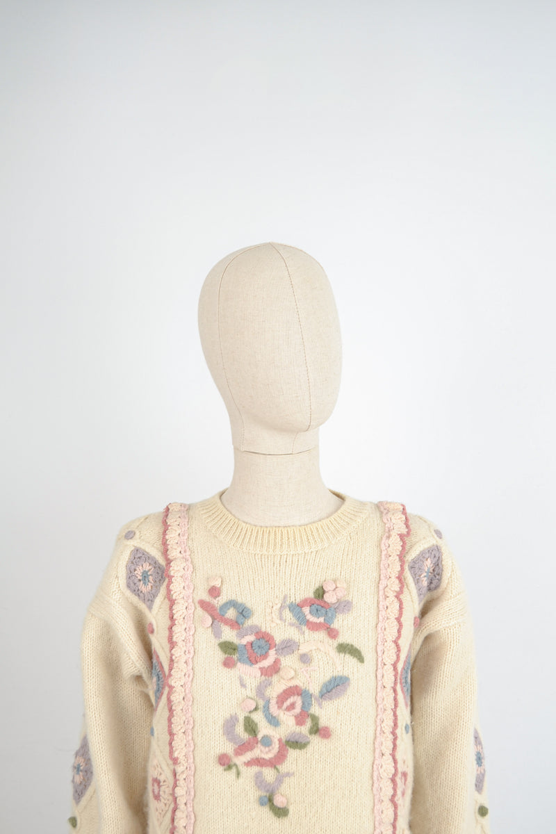 A DATE WITH SPRING - 1980s Vintage Wool Embroidered Jumper - Size S/M