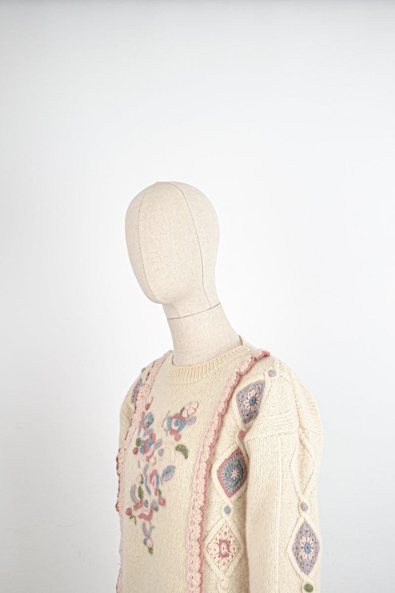 A DATE WITH SPRING - 1980s Vintage Wool Embroidered Jumper - Size S/M
