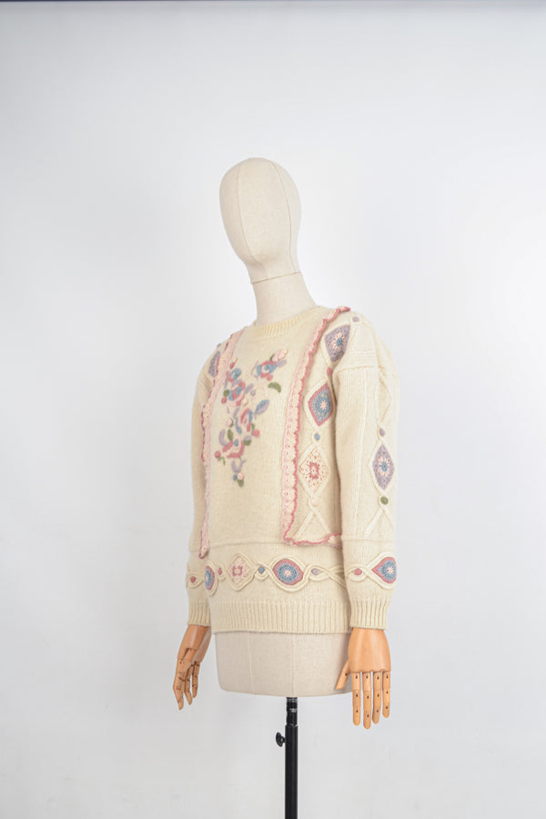 A DATE WITH SPRING - 1980s Vintage Wool Embroidered Jumper - Size S/M