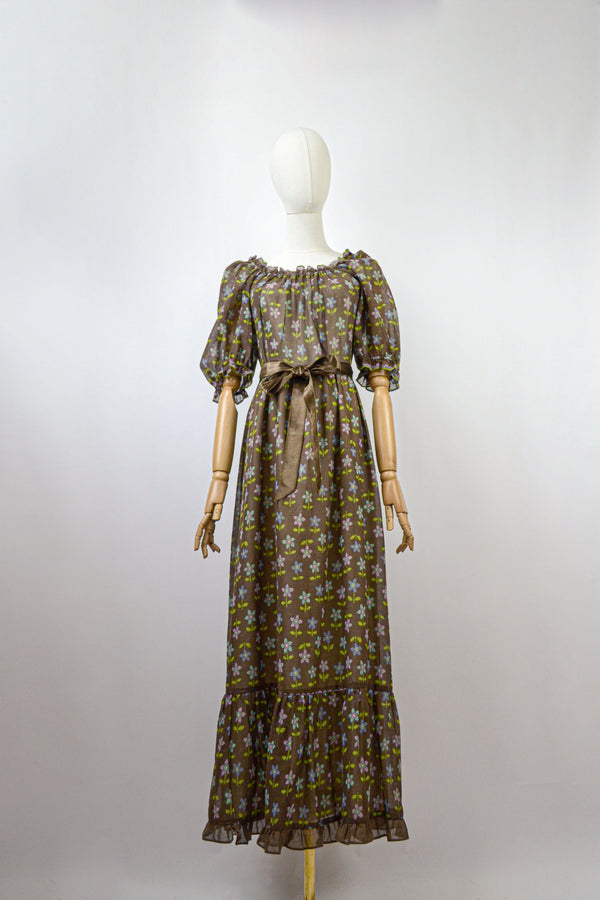 ANEMONE - 1970s Vintage Angela Gore Brown Floral Prairie Dress - Size S/M