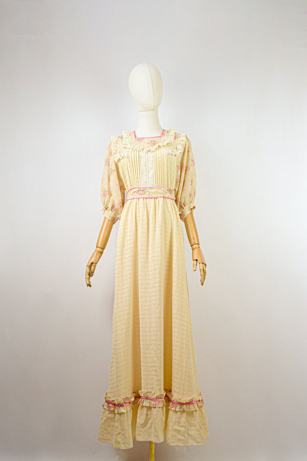 AZALEA - 1970s Vintage Ditsy Floral Prairie Dress - Size S/M