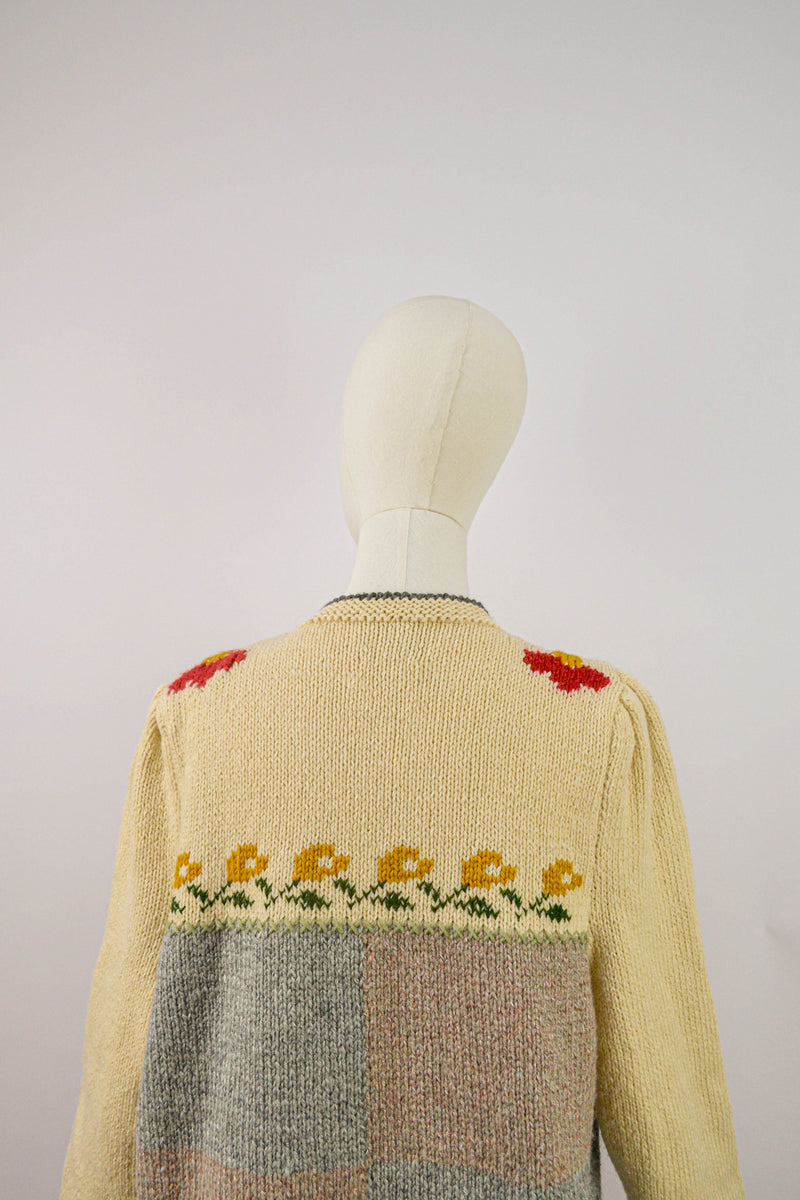 BARNYARD - 1980s Vintage Austrian Cardigan With A Farm Scenery - Size M/L