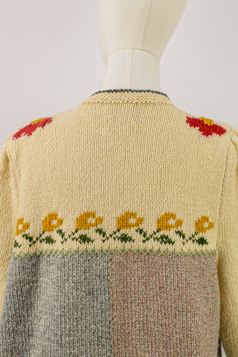 BARNYARD - 1980s Vintage Austrian Cardigan With A Farm Scenery - Size M/L