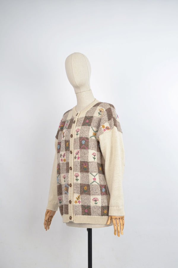 CHOCOLATE KISS - 1990s Vintage Intarsia Floral Cream Jumper - Size M/L