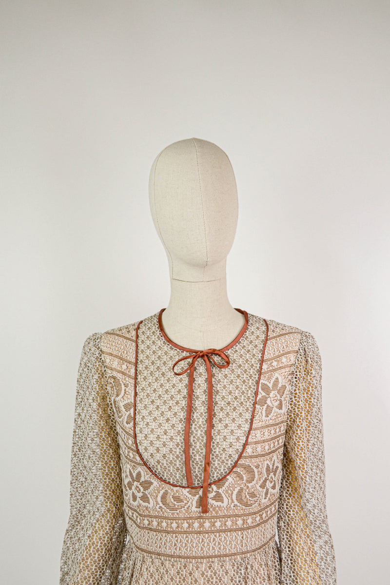 COUNTRY LATTICE - 1970s Vintage Dollyrockers Lace Paririe Dress - Size M