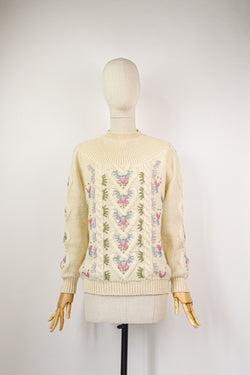 COUNTRY ROMANCE - 1980s Vintage Wool embroidered Jumper - Size S/M