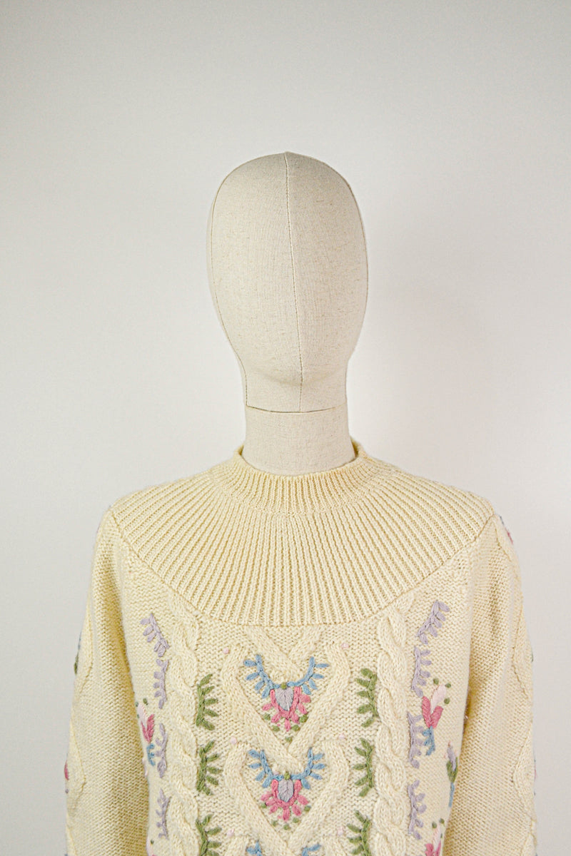 COUNTRY ROMANCE - 1980s Vintage Wool embroidered Jumper - Size S/M