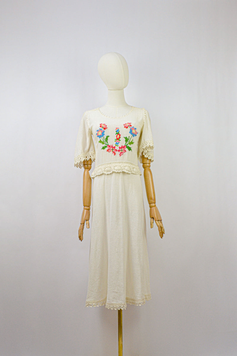 DIANTHUS - 1970s Vintage Floral Embroidered Crinkled Cotton Dress - S/M