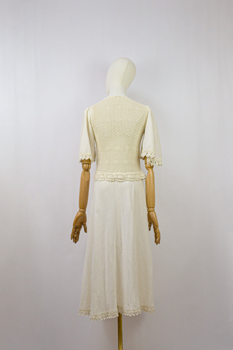DIANTHUS - 1970s Vintage Floral Embroidered Crinkled Cotton Dress - S/M