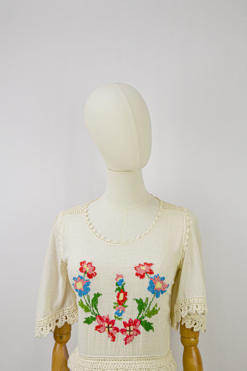 DIANTHUS - 1970s Vintage Floral Embroidered Crinkled Cotton Dress - S/M