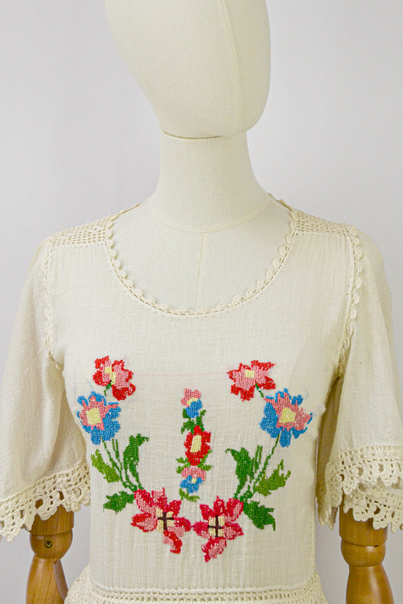 DIANTHUS - 1970s Vintage Floral Embroidered Crinkled Cotton Dress - S/M