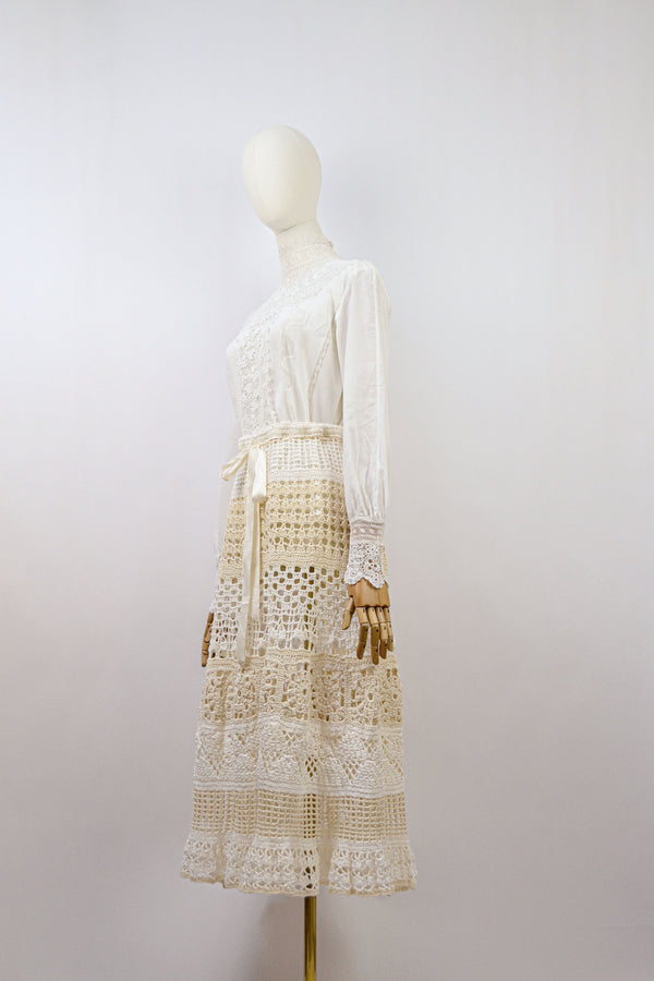 DREAMY GARDENIA - 1990s Vintage Crochet Skirt - Size S/M