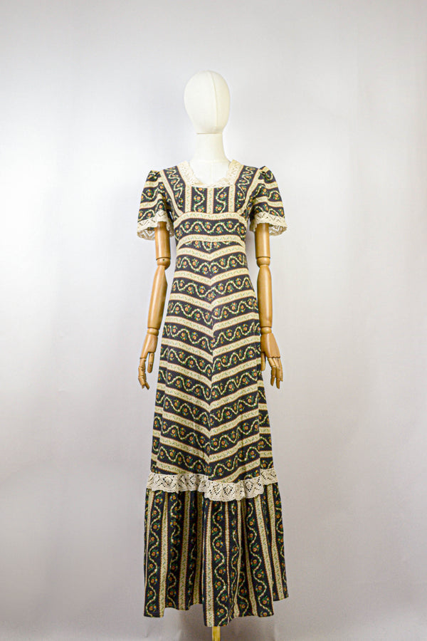 DRIED FLOWERS - 1970s Vintage and Rare Sherman Of London Floral Print Dress - S/M