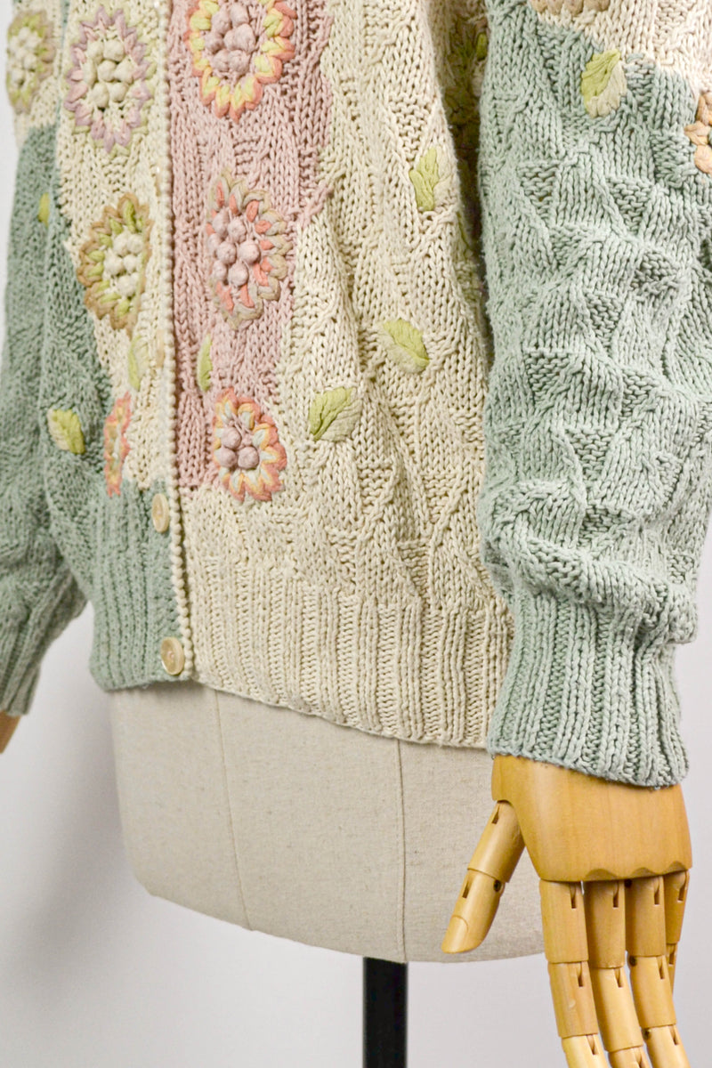 AUTUMN HAZE - 1980s Vintage Austrian handmade edelweiss embroidered cardigan - Size S/M