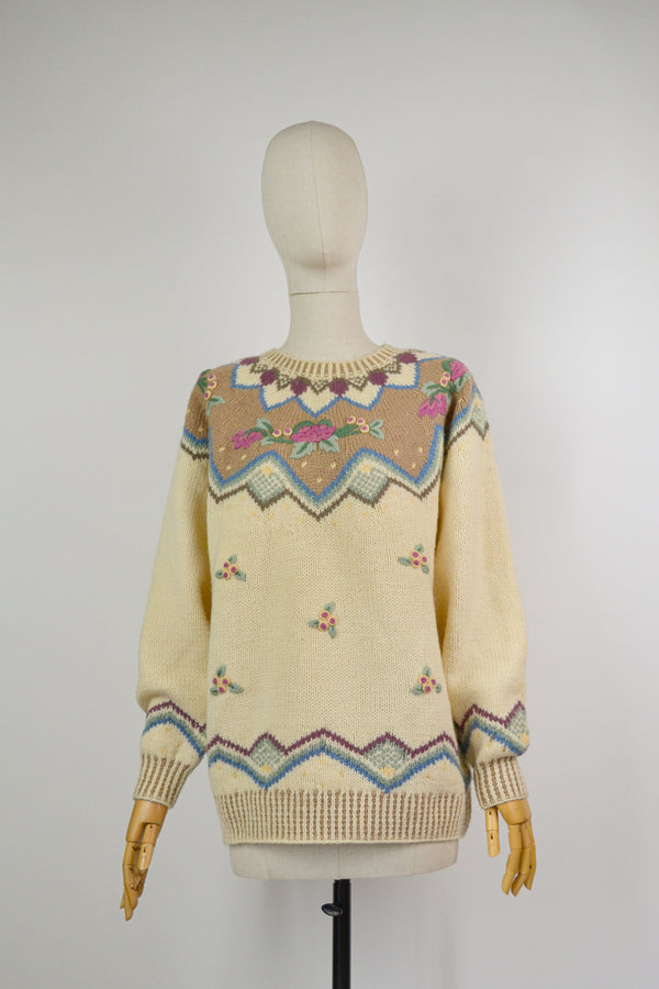 FLORAL FANTASY - 1980s Vintage Hand-knitted Floral Jumper- Size S/M