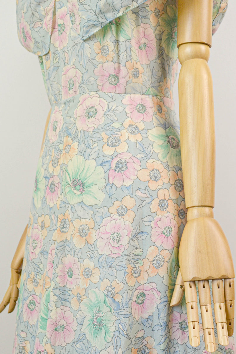 FLOWERS IN SPRING - 1970s Vintage floral cotton prairie dress- Size M