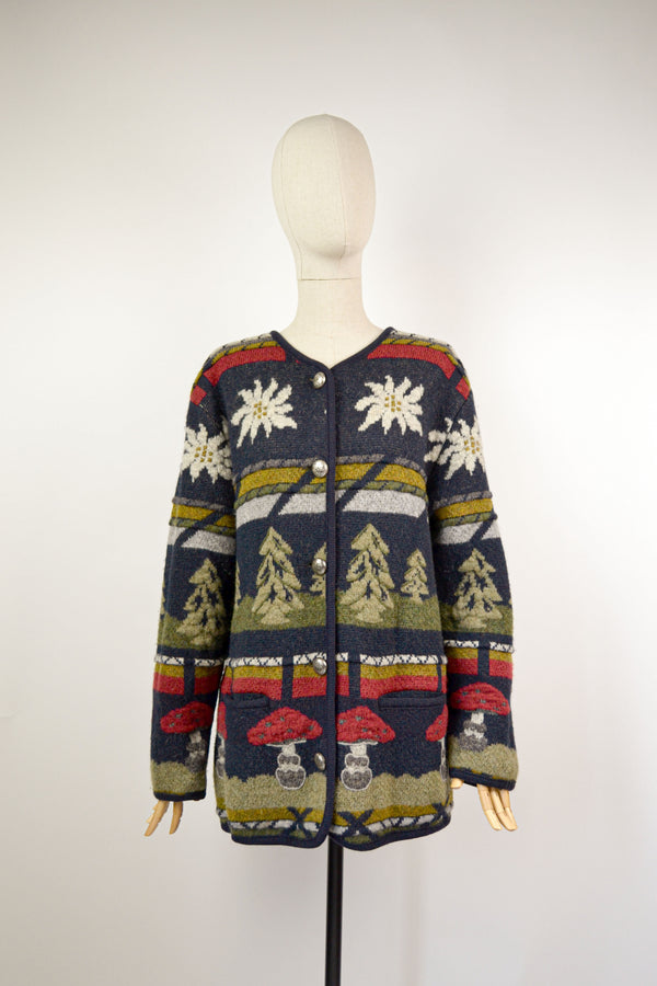 FOREST  - 1980s Vintage Austrian hand-knit cardigan with a lovely nature scene - Size M/L