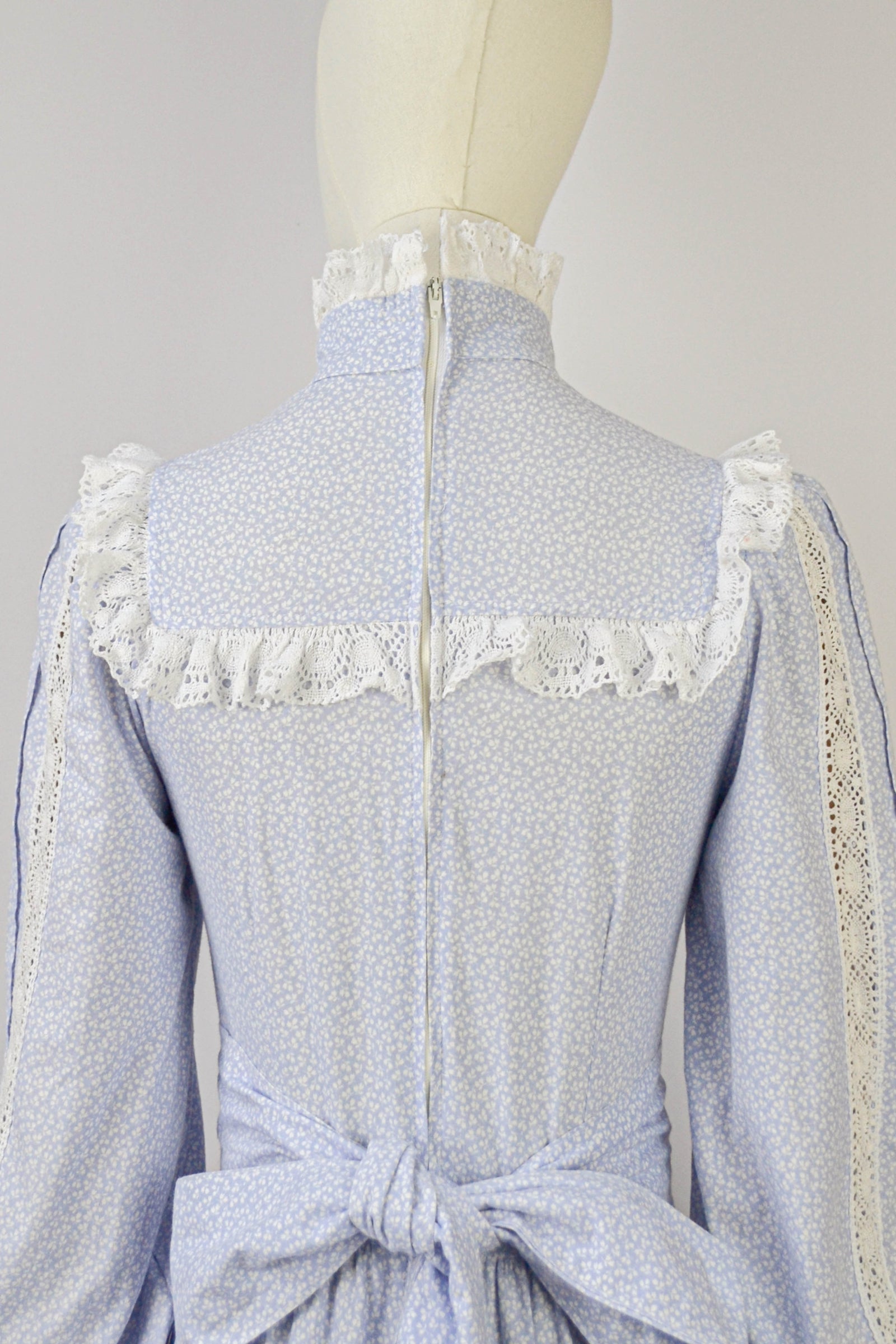 GENTIAN - 1970s Vintage Laura Ashley Prairie Dress - Size S/M