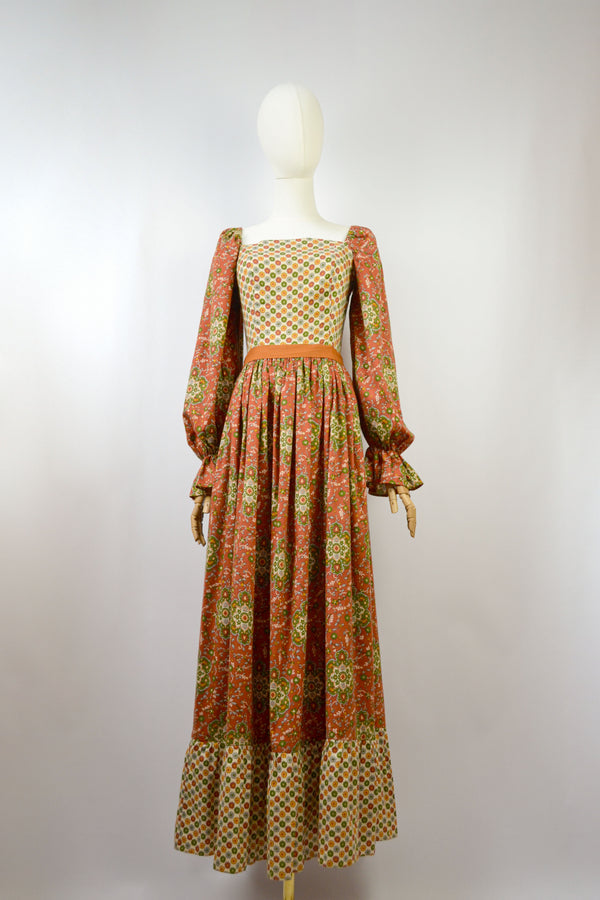 GLORIOSA - 1970s Vintage Pronuptia Floral and Geometric Print - Size S