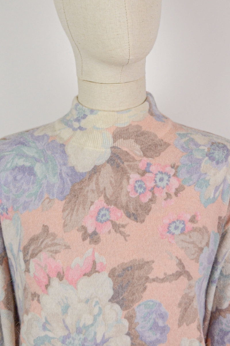 PETALS BREEZE  - 1980s Vintage Pastel Floral Angora Jumper - Size S/M
