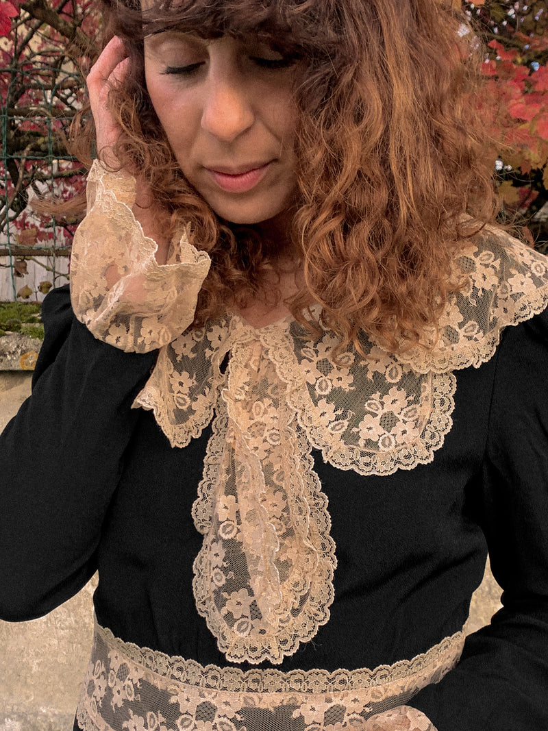 SENTIMENTS - 1970s Vintage Lace Collar Black Dress - Size M