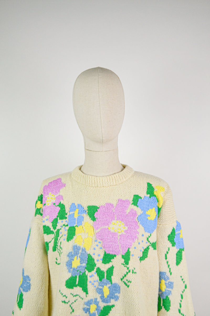 PRIMROSE REVERIE - 1980s Vintage Wool Primrose Intarsia Floral Jumper - Size S/M