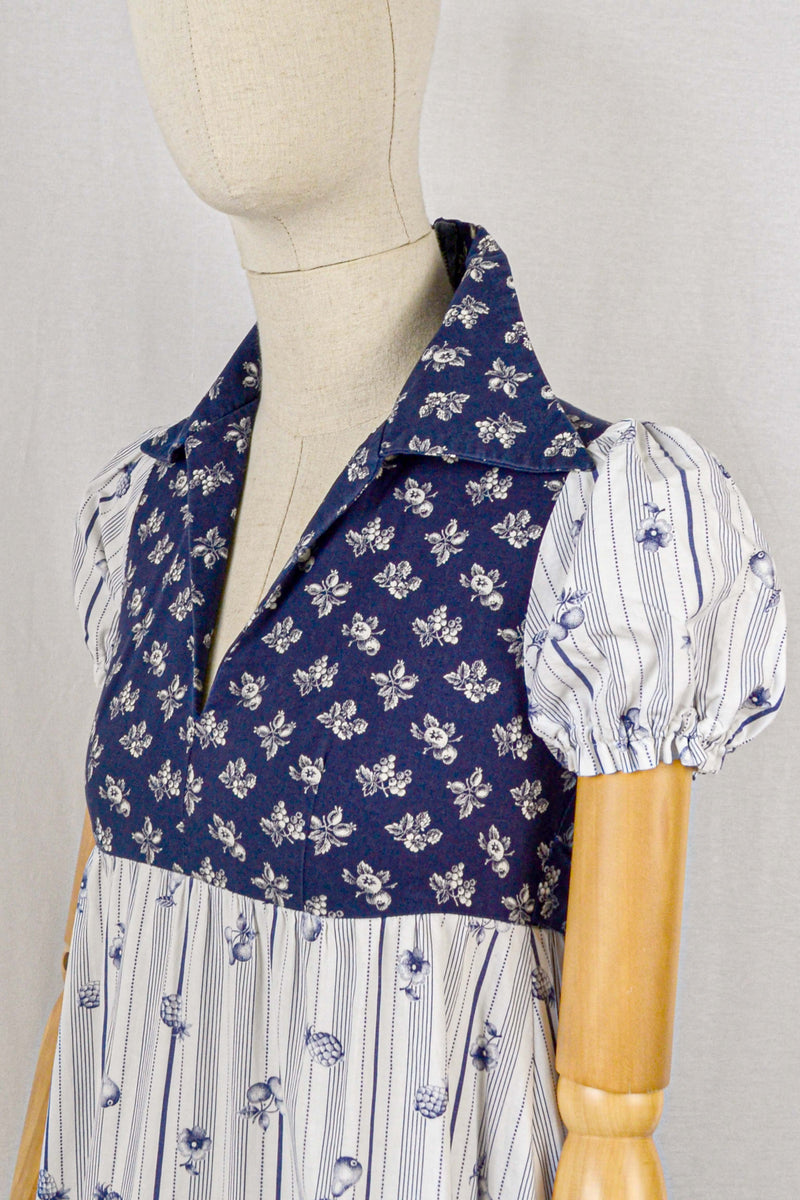 SARREGUEMINES - 1970s Vintage Navy and Crisp White Fruit Print Dress - Size XS/S