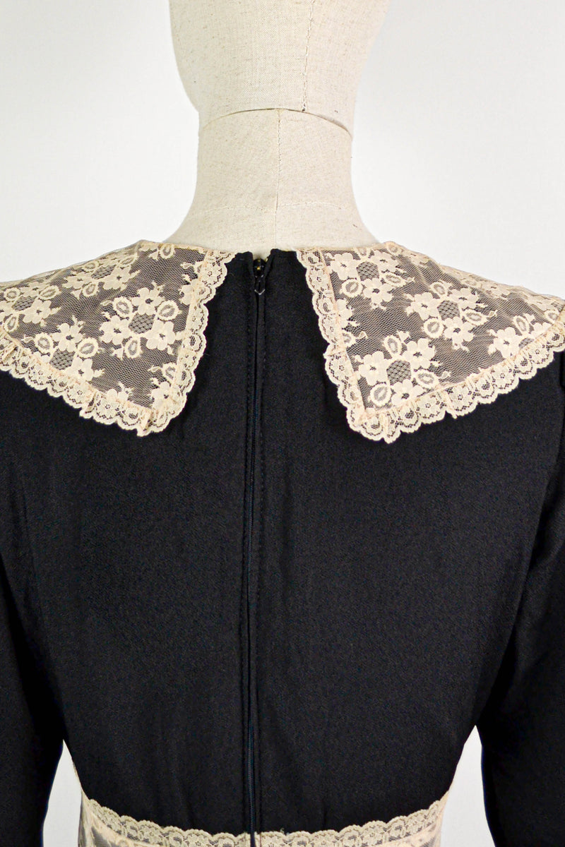 SENTIMENTS - 1970s Vintage Lace Collar Black Dress - Size M