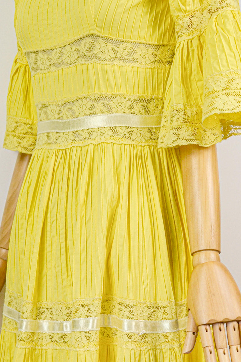 SUNFLOWER - 1970 Vintage Pastel Yellow Cotton Prairie Dress - Size S/M