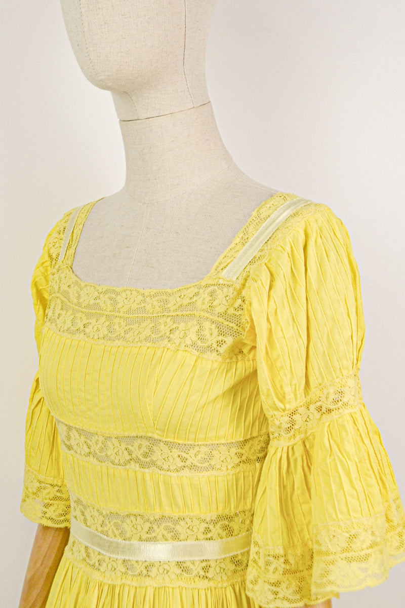 SUNFLOWER - 1970 Vintage Pastel Yellow Cotton Prairie Dress - Size S/M