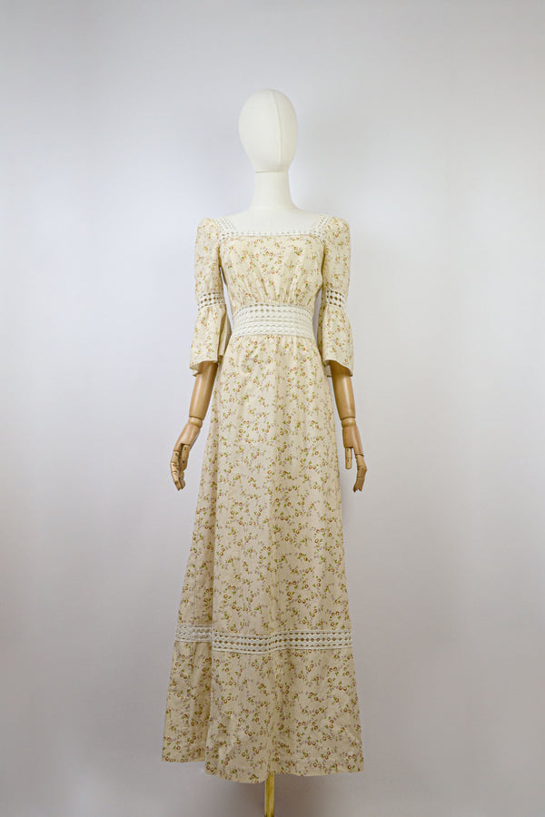 SWEET DREAM - 1970s Vintage Floral Cotton Prairie Dress - Size S
