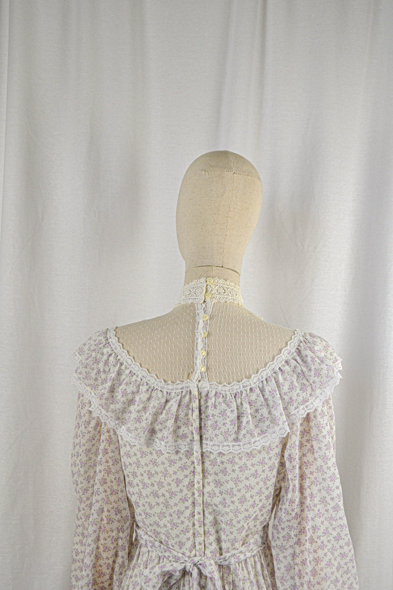 SWEET DREAMS - 1970s Vintage Gunne Sax Ditsy Floral Prairie Dress - Size S/M