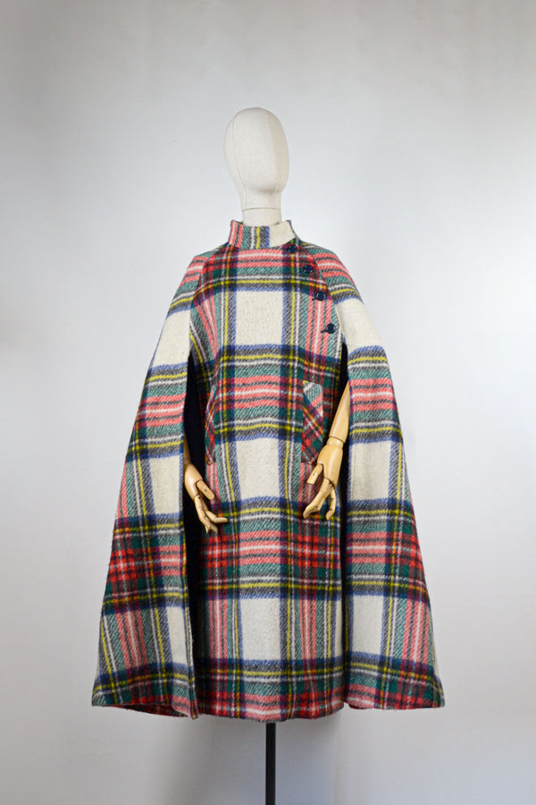 TARTAN TALES - 1970s Vintage Ború by Jimmy Hourihan Tartan Cape - Free Size