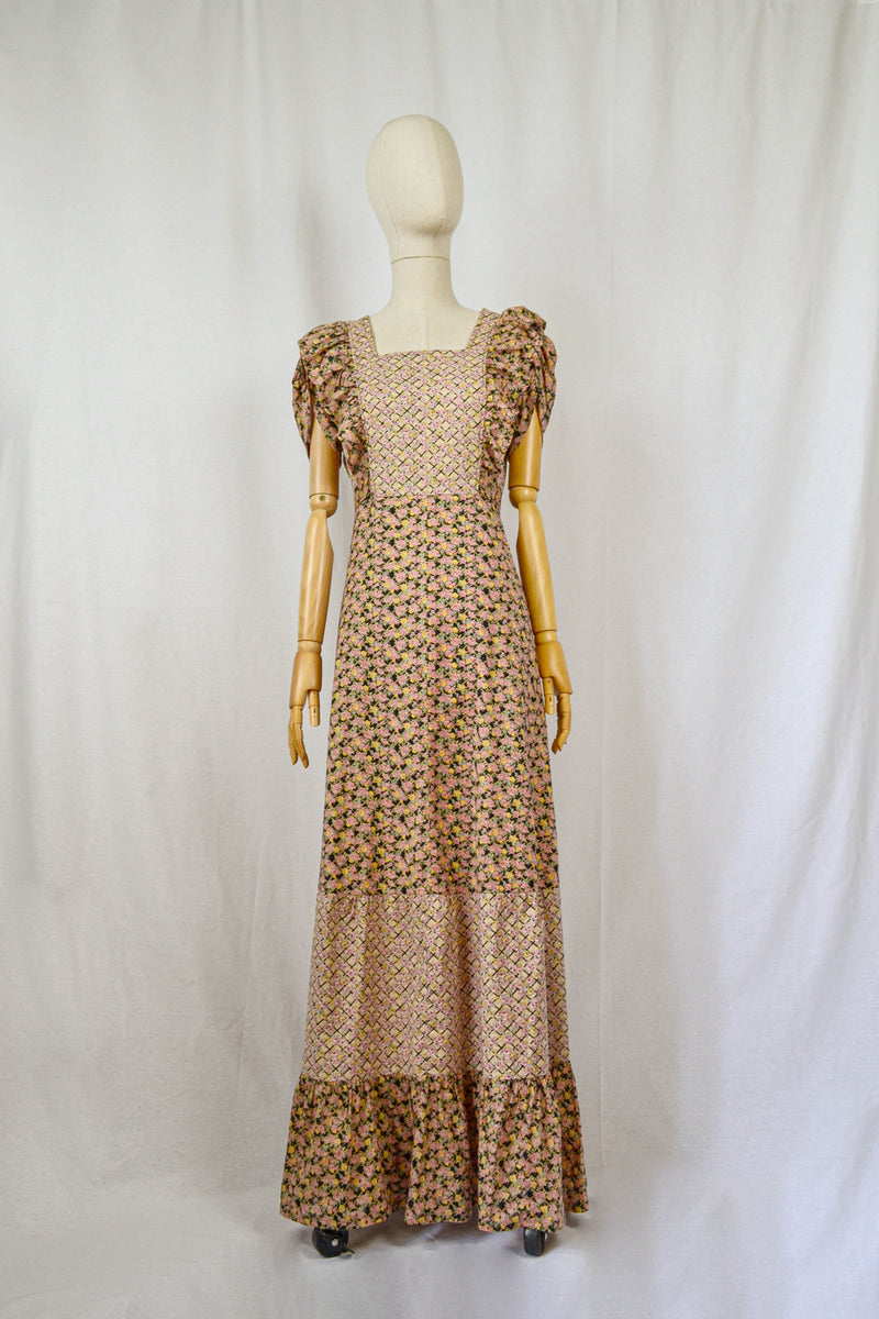 TEA ROSE - 1970s Vintage Floral Prairie Dress - Size S