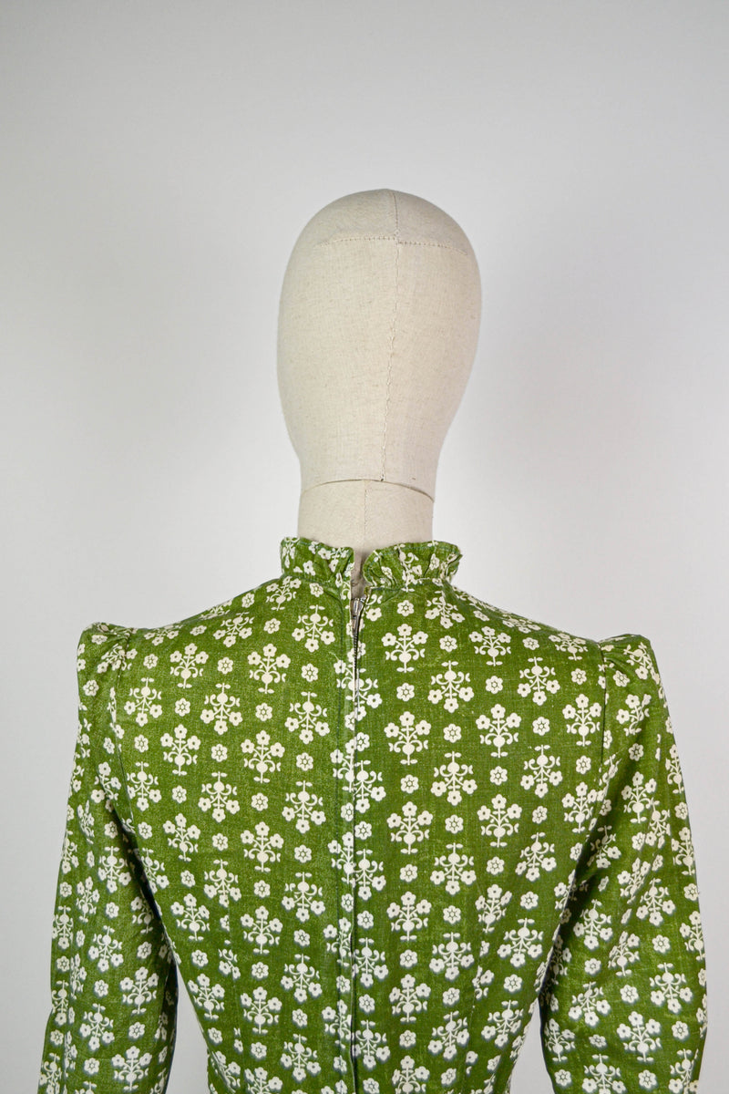 VERDANT PETALS - 1970s Vintage Angela Gore Green Floral Prairie Dress - Size S