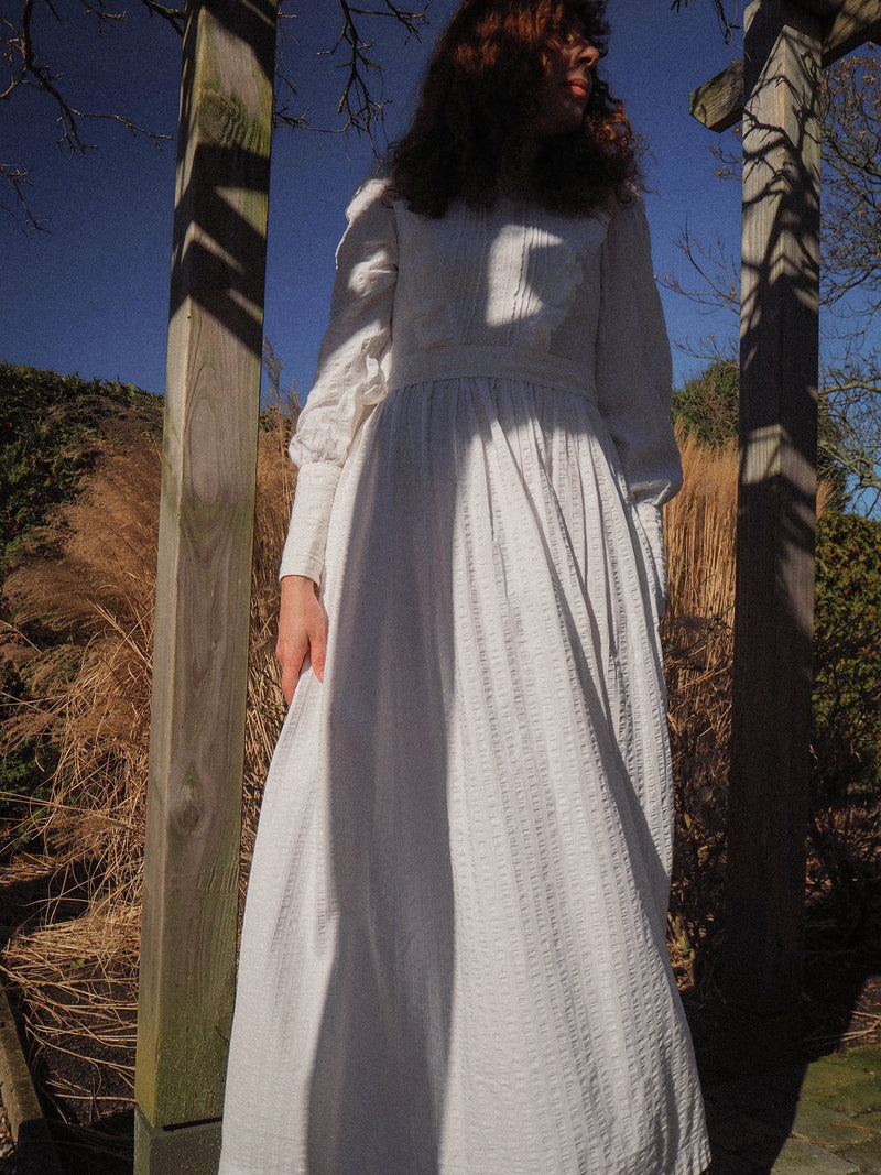 white laura ashley dress FROZEN - 1970s Vintage Crisp Bridal Red Bridal Dress Red Color:as picture shown DR3016