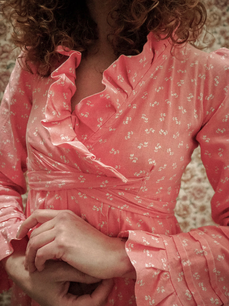 THE POESIE - 1970s Vintage Laura Ashley Coral Robe - Size XS/S
