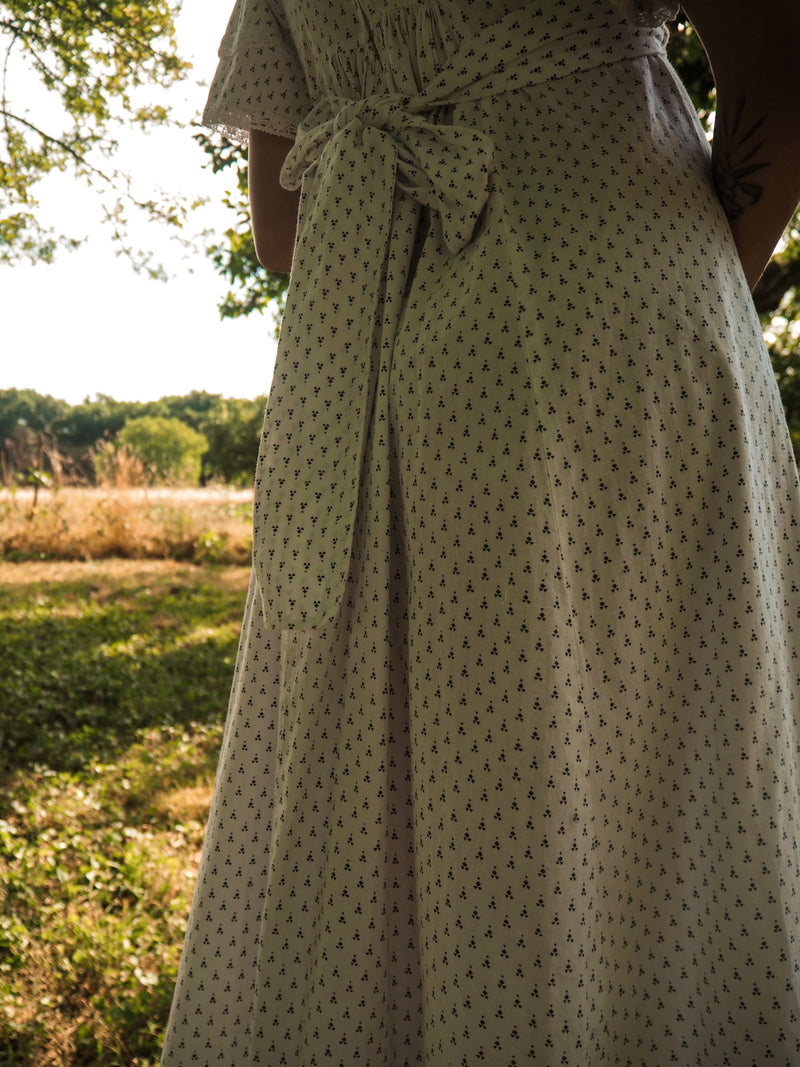 FOR THE LOVE OF NUTMEG - 1970s Vintage Laura Ashley Nutmeg Print Prairie Dress - Size S/M