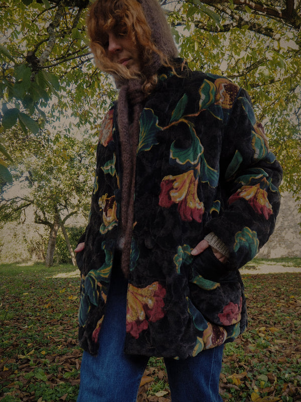 BAROQUE GARDEN - 1980s Vintage Velvet Tapestry Floral Jacket - Size S/M