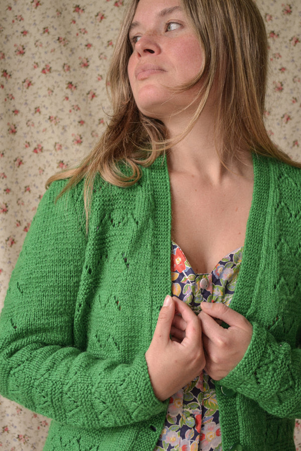 CLOVER - 1970s Vintage green hand crocheted cardigan - Size S/M