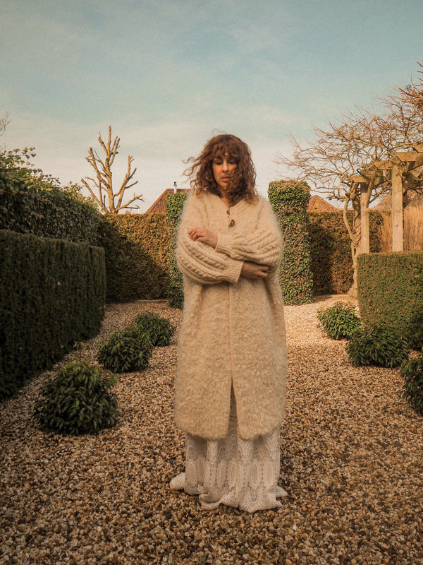 DAY TO DAY - 1970s Vintage Wool Fluffy Cable Knit Cardigan / Coatigan- Size M/L
