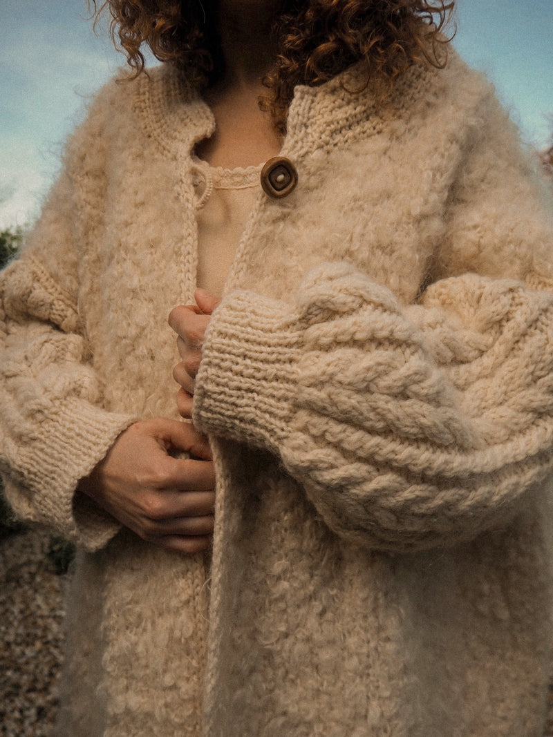 DAY TO DAY - 1970s Vintage Wool Fluffy Cable Knit Cardigan / Coatigan- Size M/L
