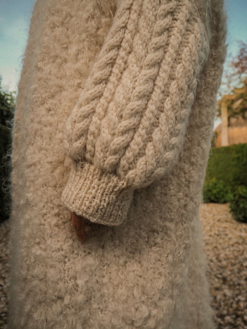 DAY TO DAY - 1970s Vintage Wool Fluffy Cable Knit Cardigan / Coatigan- Size M/L