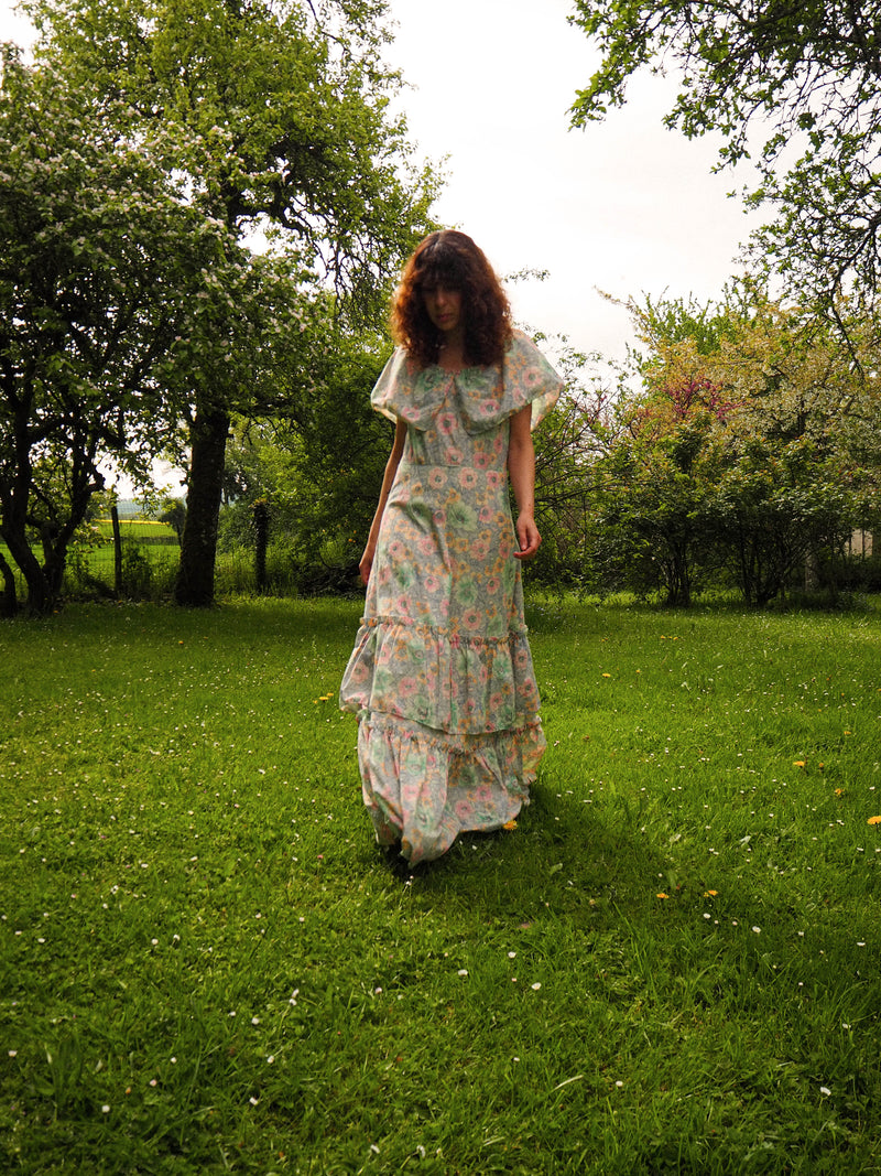 FLOWERS IN SPRING - 1970s Vintage floral cotton prairie dress- Size M