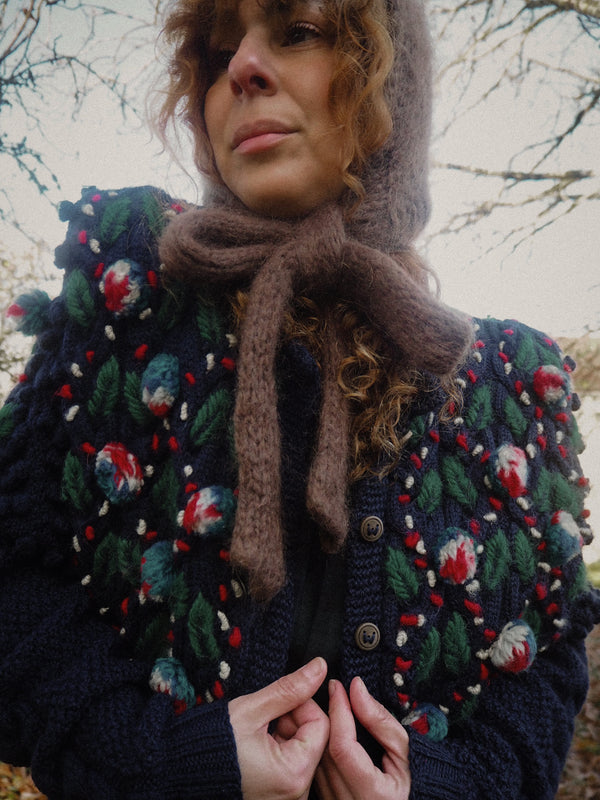 MISTLETOE - 1980s Vintage and Rare Embroidered Wolkenstricker Austrian Cardigan - Size M/L