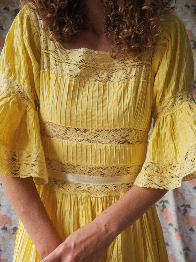 SUNFLOWER - 1970 Vintage Pastel Yellow Cotton Prairie Dress - Size S/M