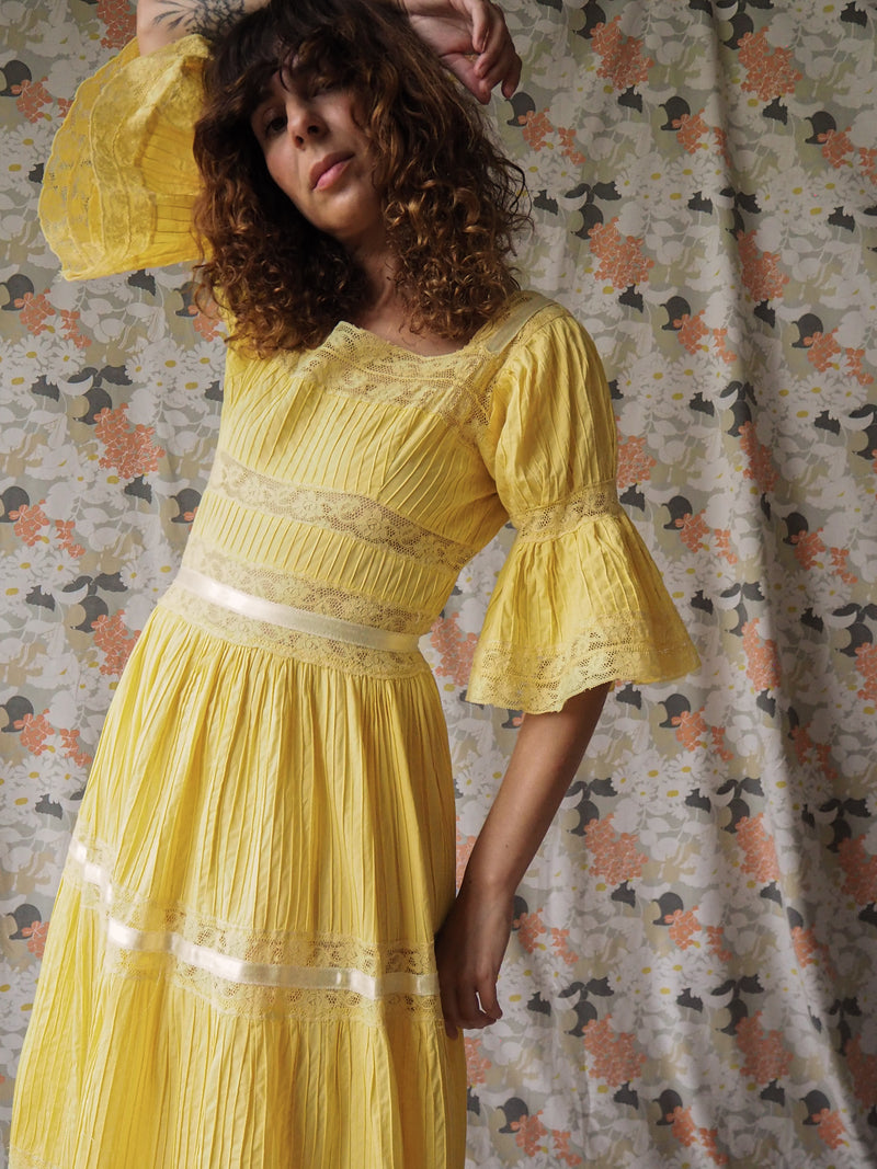 SUNFLOWER - 1970 Vintage Pastel Yellow Cotton Prairie Dress - Size S/M